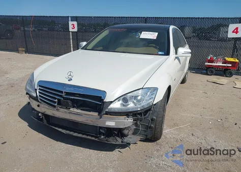 2011 Mercedes-Benz S 400 Hybrid z USA, uszkodzony, nr VIN WDDNG9FB9BA363110